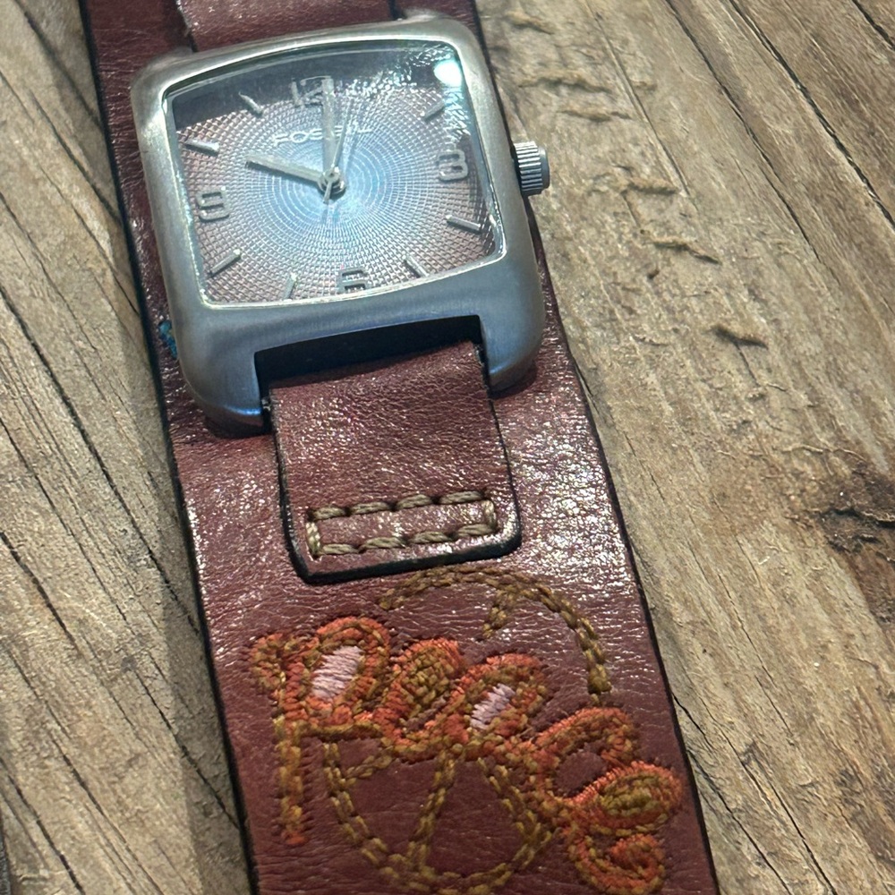 Fossil Vintage Leather Cuff Watch + Extra Embroidered Leather Western Style Band - Picture 4 of 9